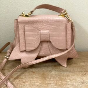 pink purse with bow